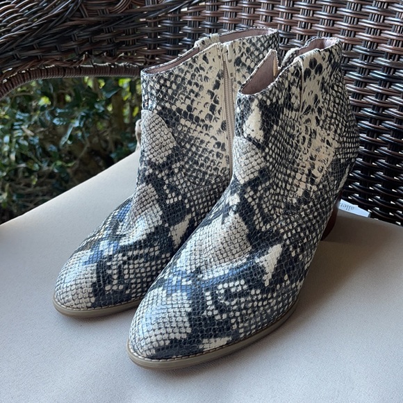 Vionic Windom Boot 11 - Picture 3 of 14